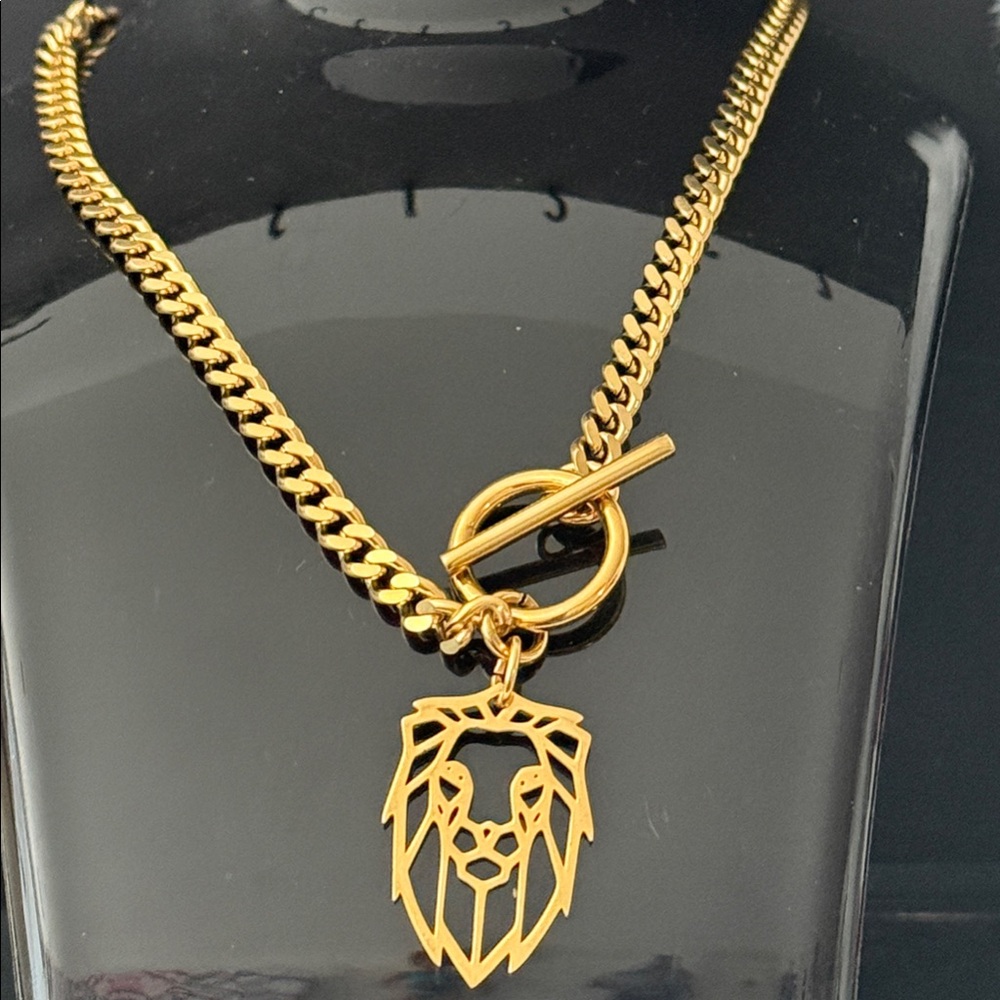 Gold Lion Pendant Chain Necklace